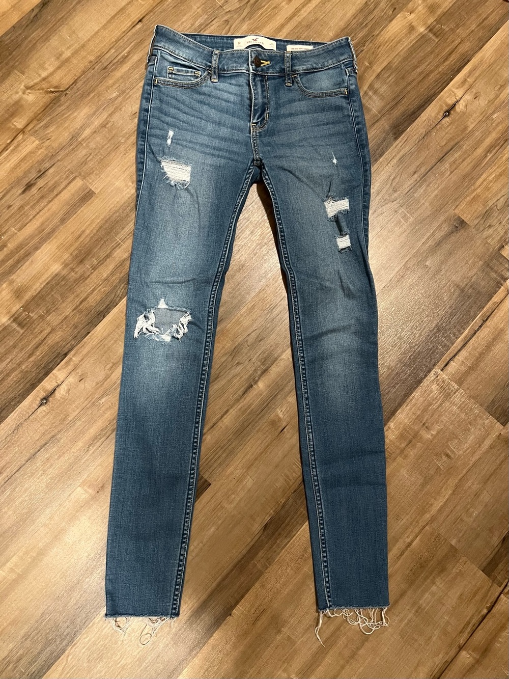 Hollister Women's Ripped Skinny Jeans - Medium Blue Wash